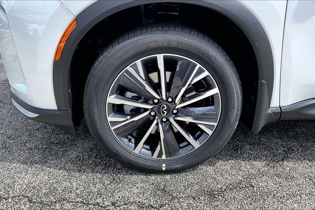 New 2027 INFINITI QX60 Luxe FWD image 16