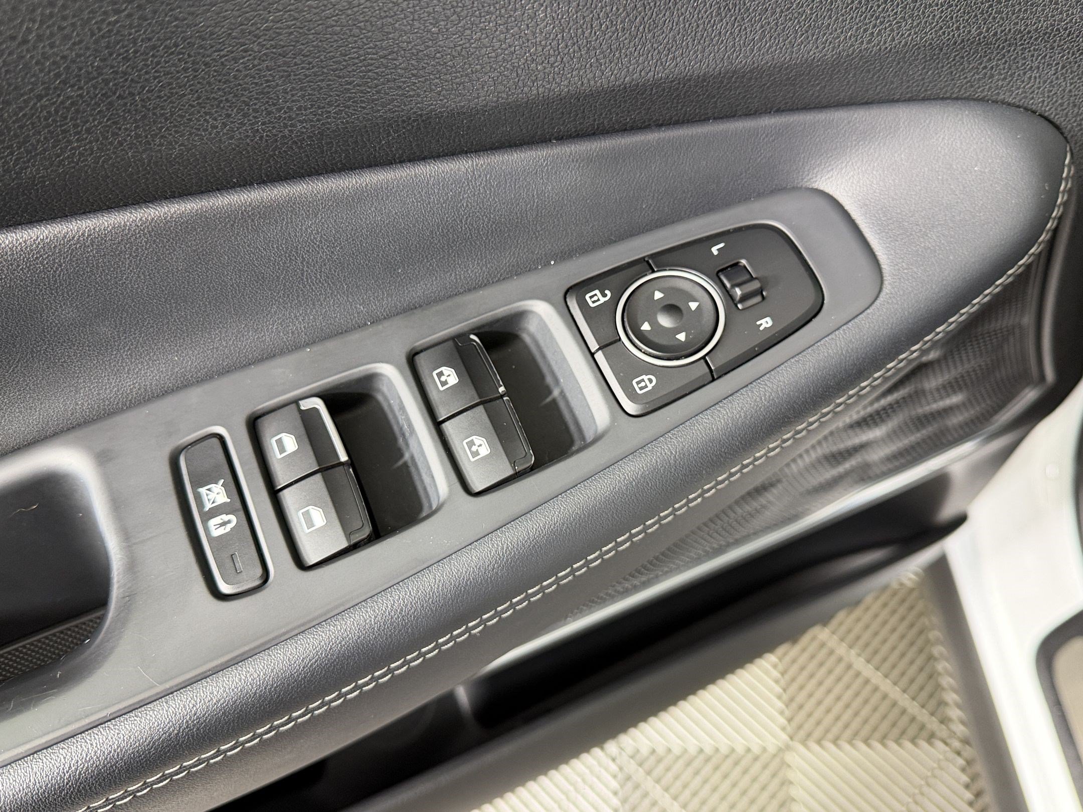 Used 2019 Hyundai Santa Fe Limited FWD image 26