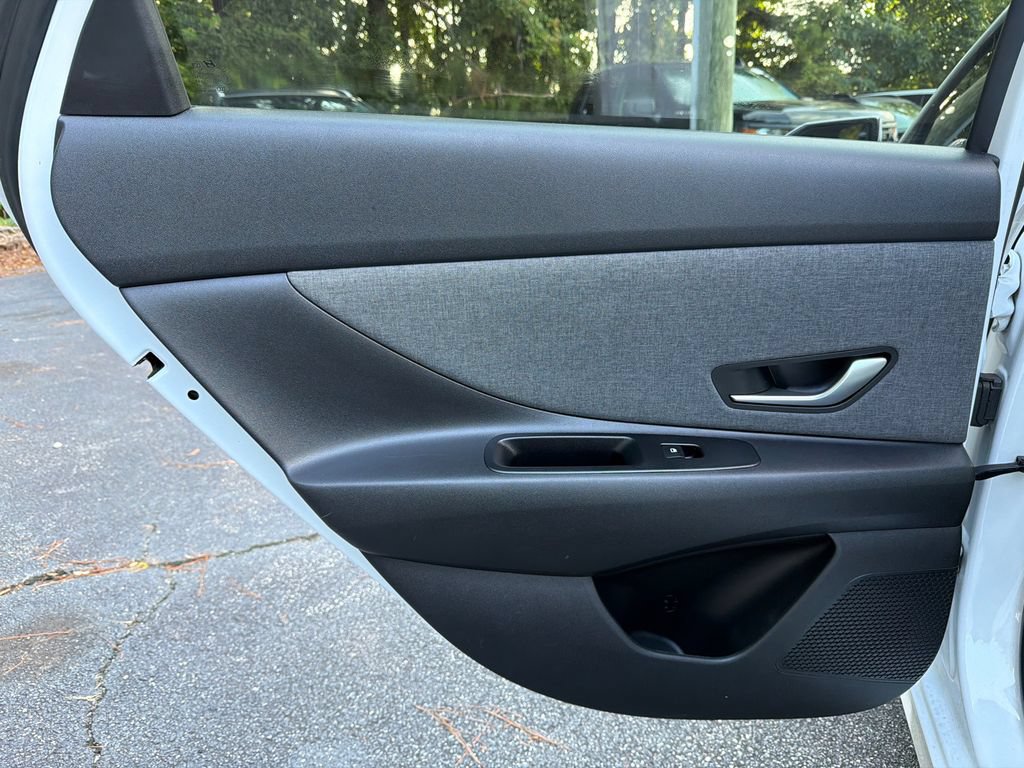 Used 2023 Hyundai Elantra Limited FWD image 21
