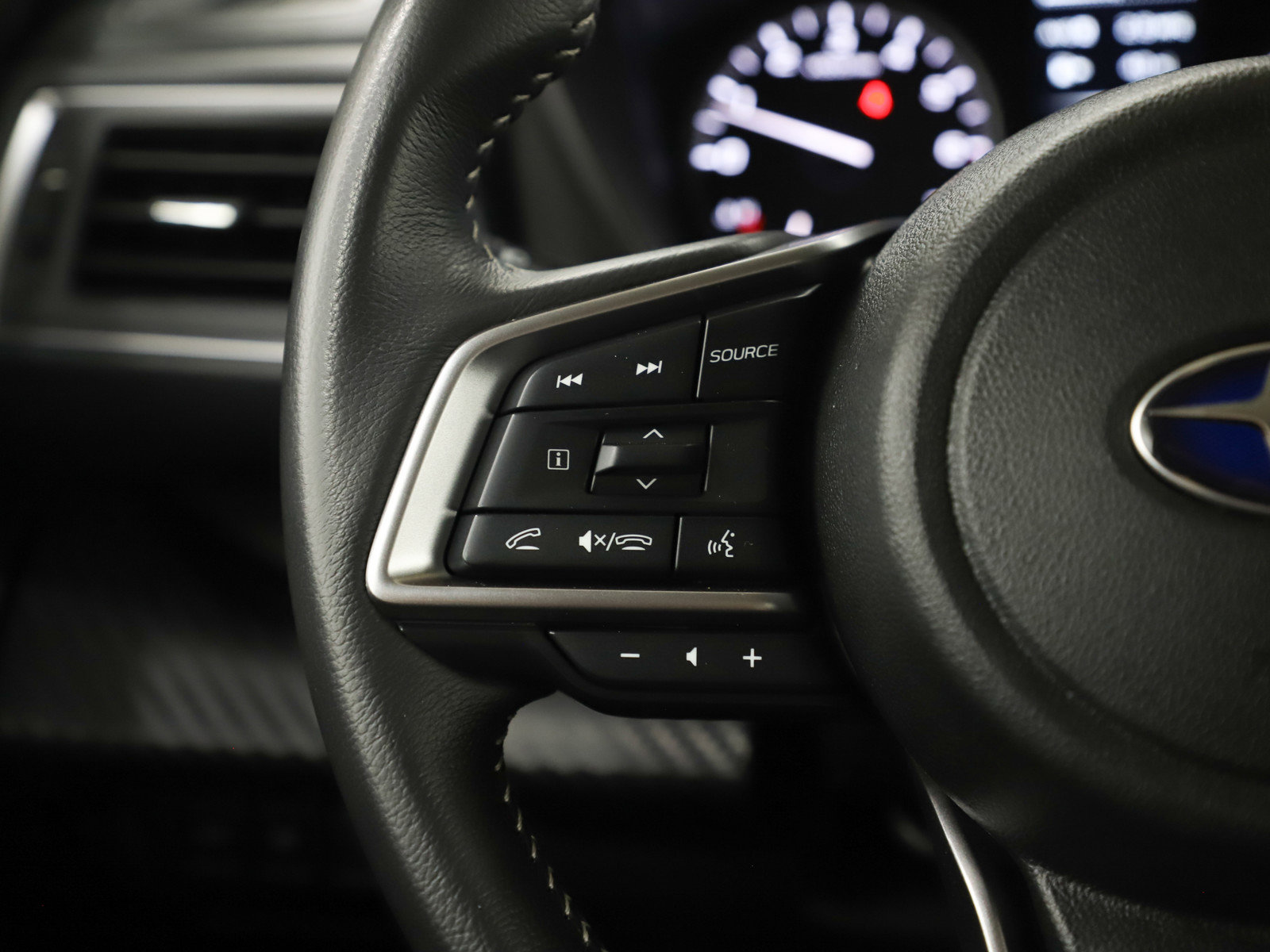 Used 2024 Subaru Ascent Premium w/ Convenience Package image 28