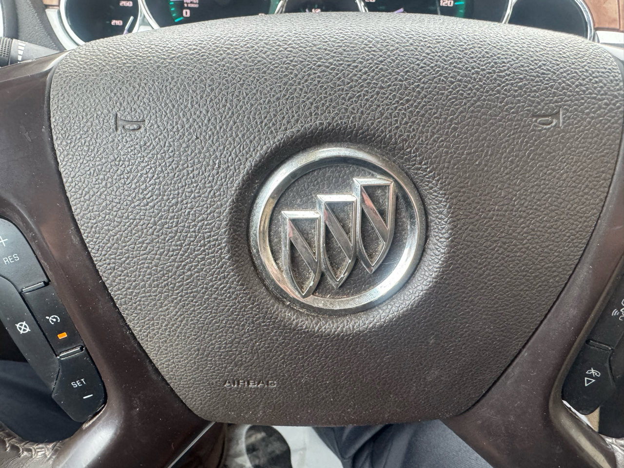 Used 2011 Buick Enclave CXL image 19