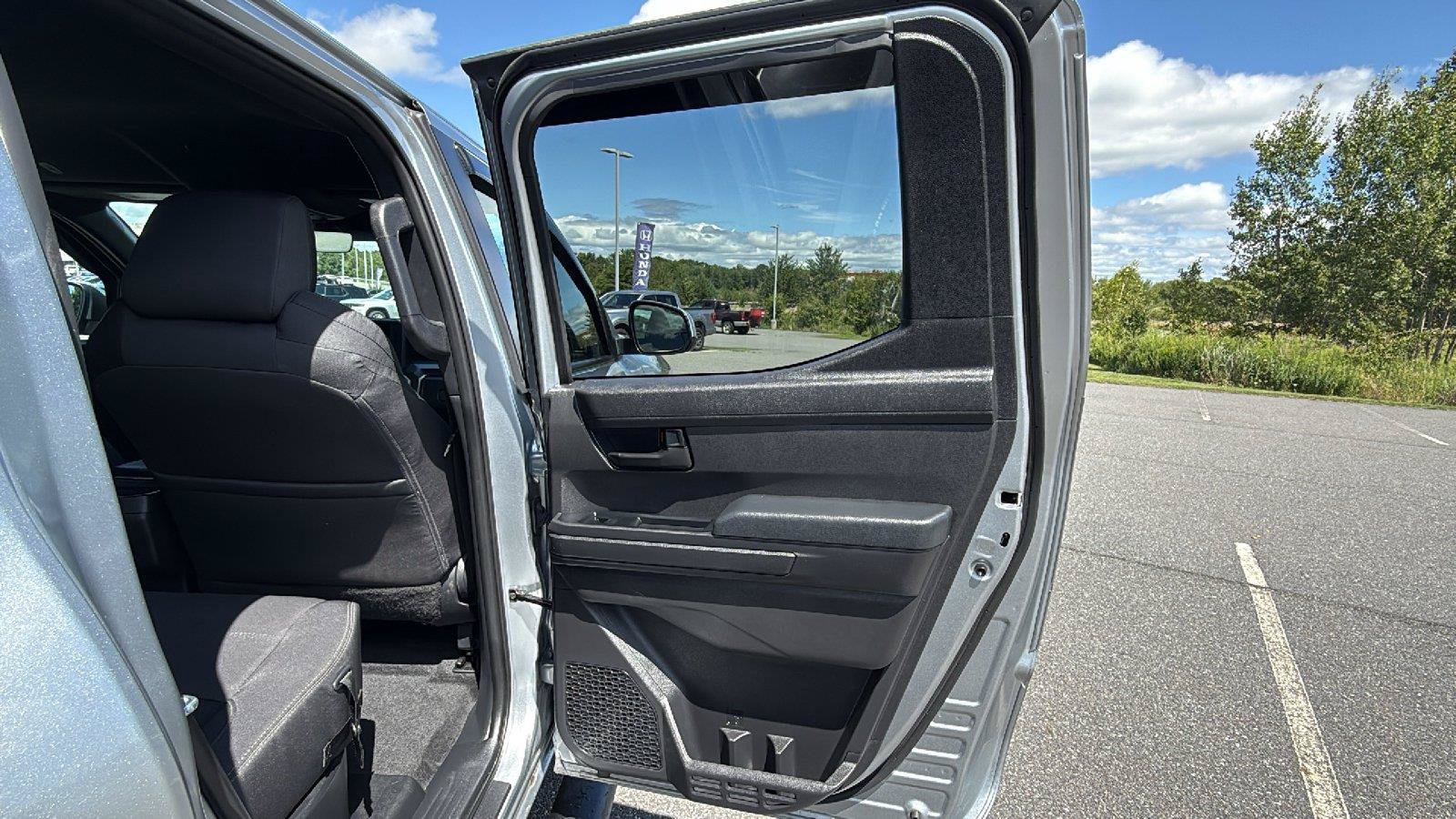 Used 2025 Toyota Tacoma SR5 AWD/4WD image 18