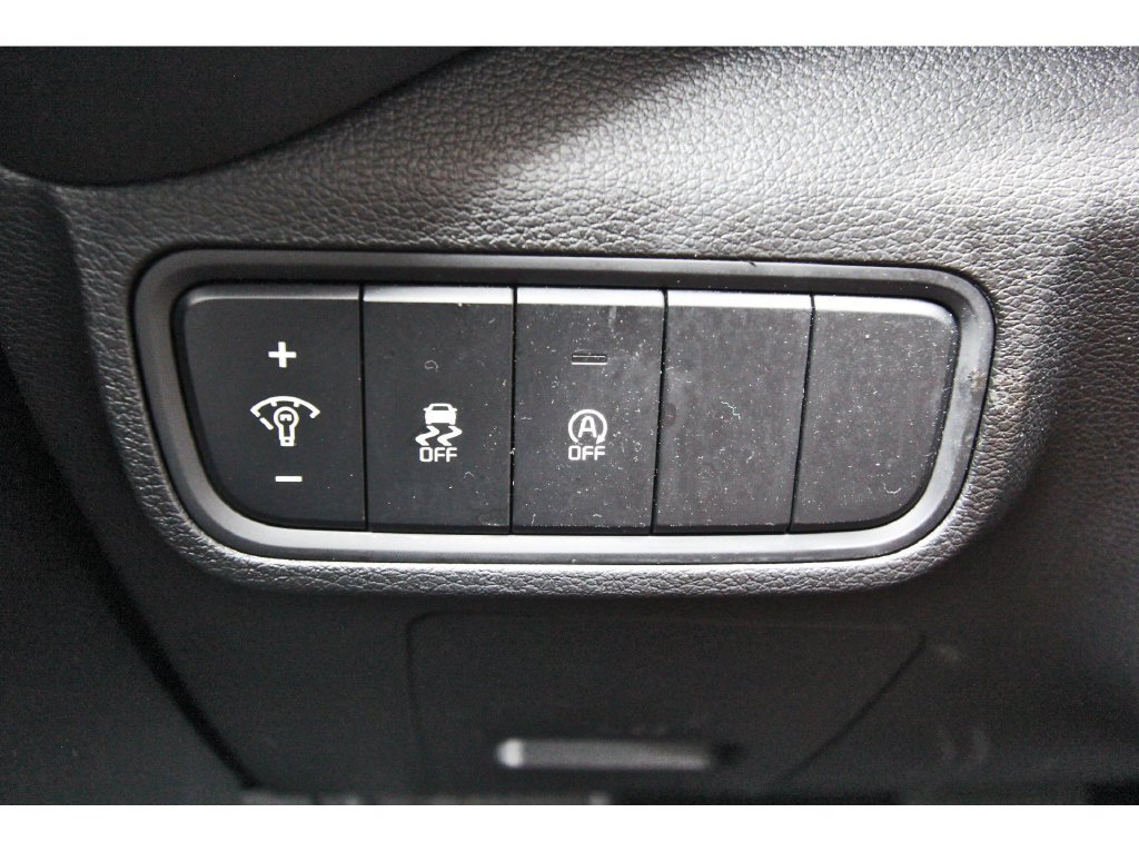 Used 2025 Kia Soul LX w/ LX Technology Package FWD image 22