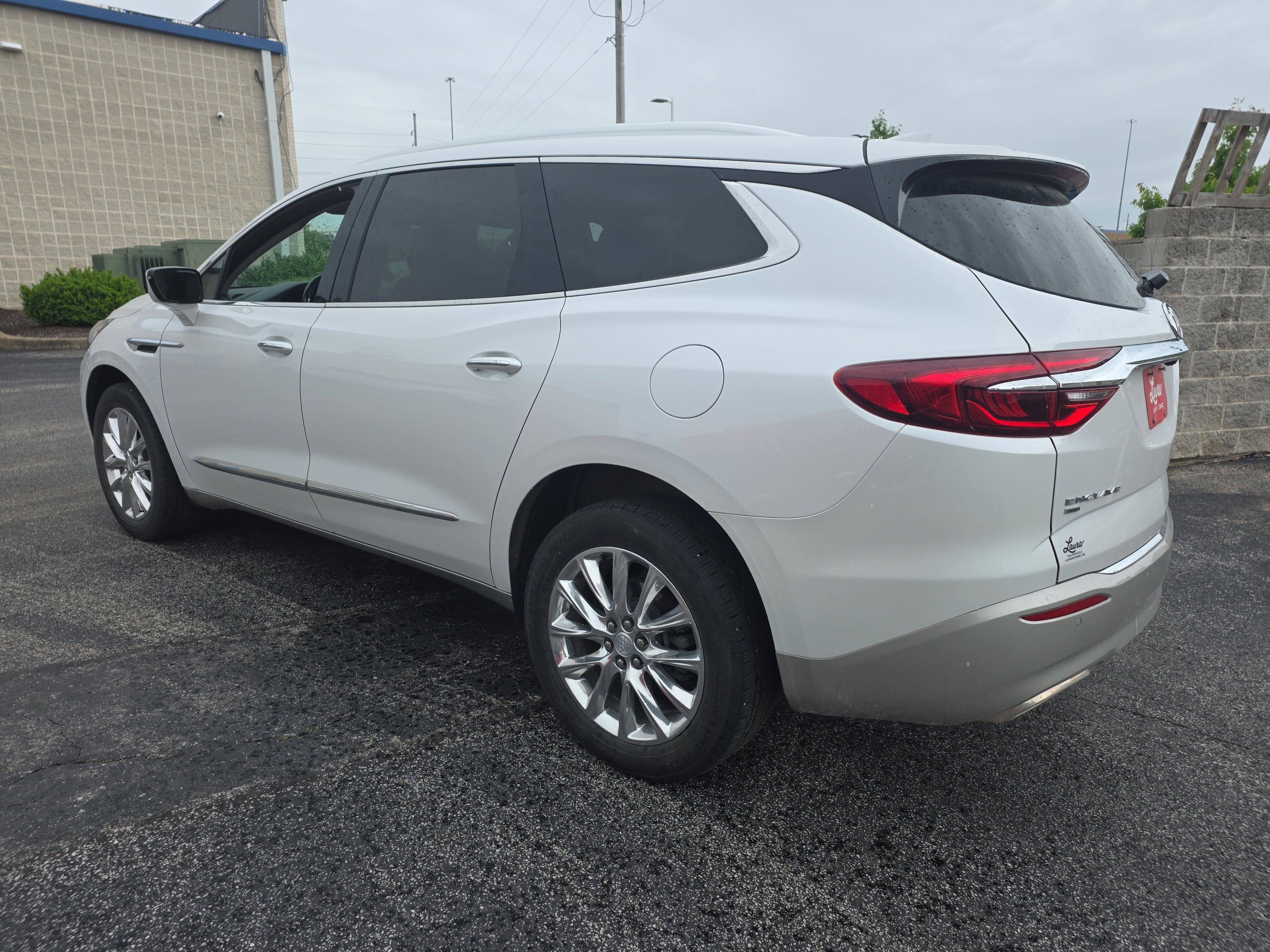 Used 2021 Buick Enclave Essence AWD/4WD image 4