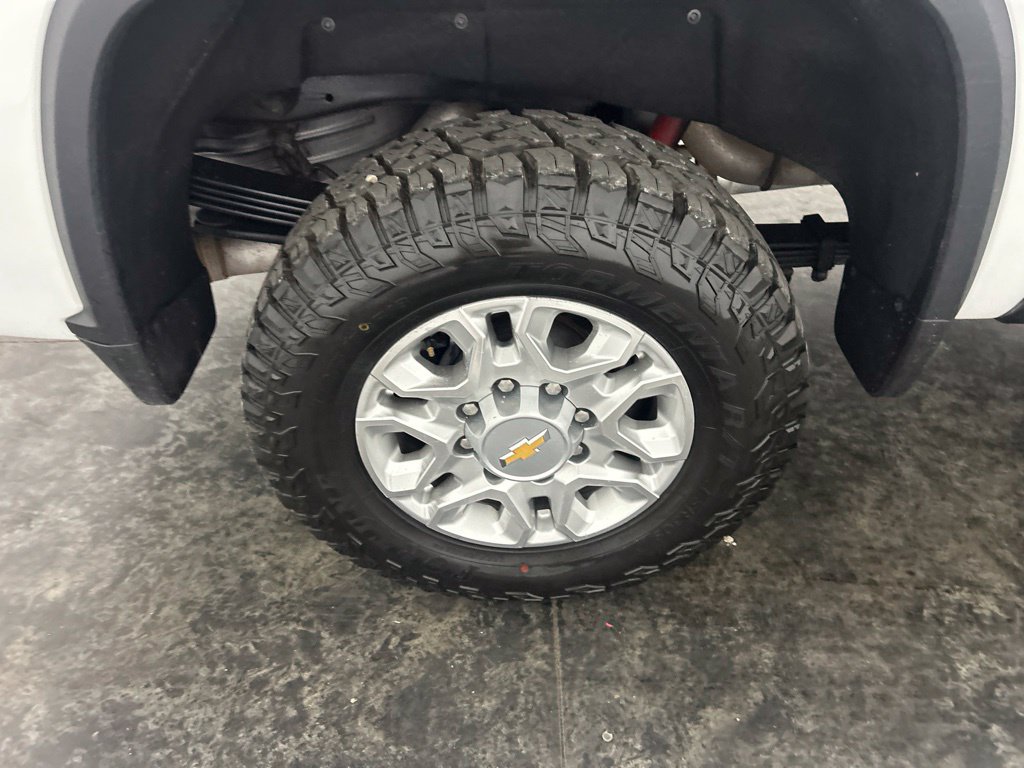 Used 2024 Chevrolet Silverado 2500 LT AWD/4WD image 11