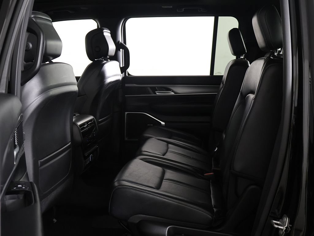 Used 2024 Jeep Wagoneer Series II AWD/4WD image 35