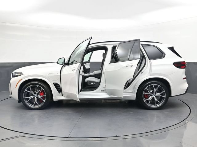 New 2026 BMW X5 xDrive50e w/ M Sport Package AWD/4WD image 30