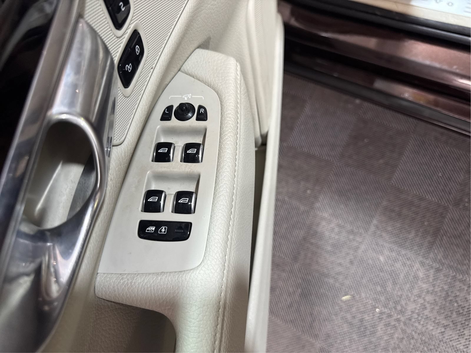 Used 2018 Volvo S90 T6 Momentum w/ Convenience Package AWD/4WD image 29