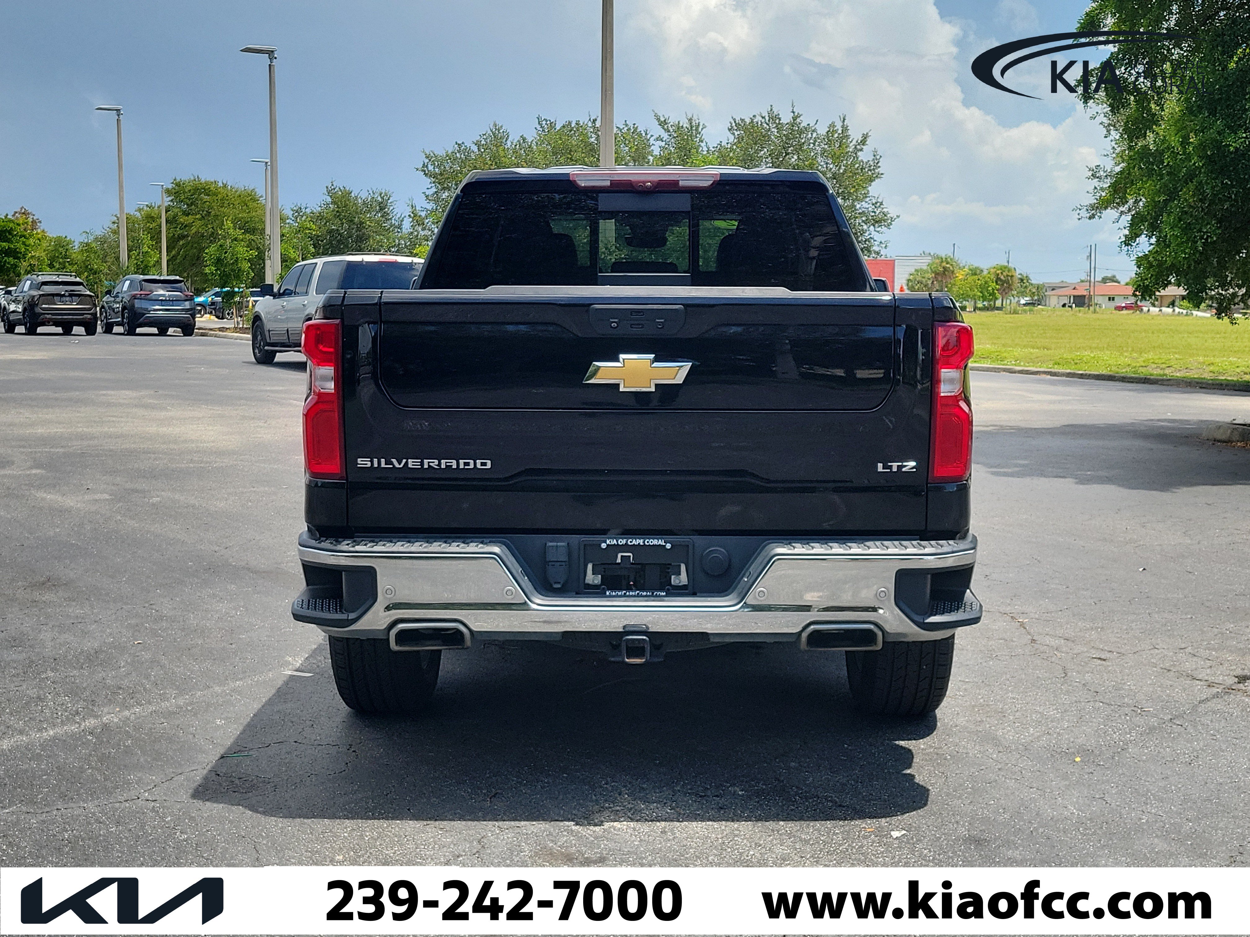 Used 2022 Chevrolet Silverado 1500 LTZ w/ LTZ Premium Package AWD/4WD image 5