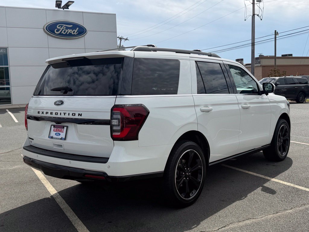 Used 2023 Ford Expedition Limited RWD image 3