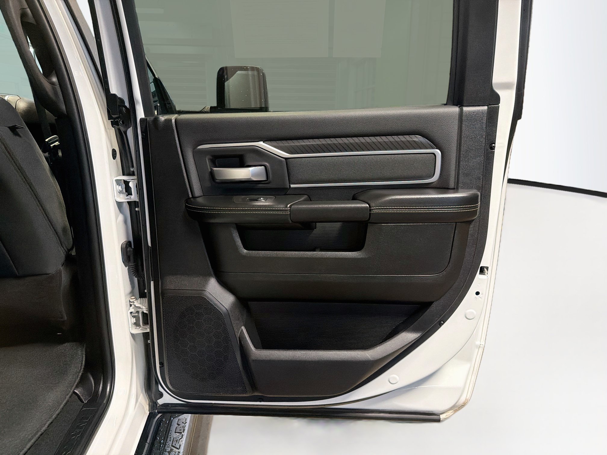 Used 2025 RAM 2500 Big Horn AWD/4WD image 30