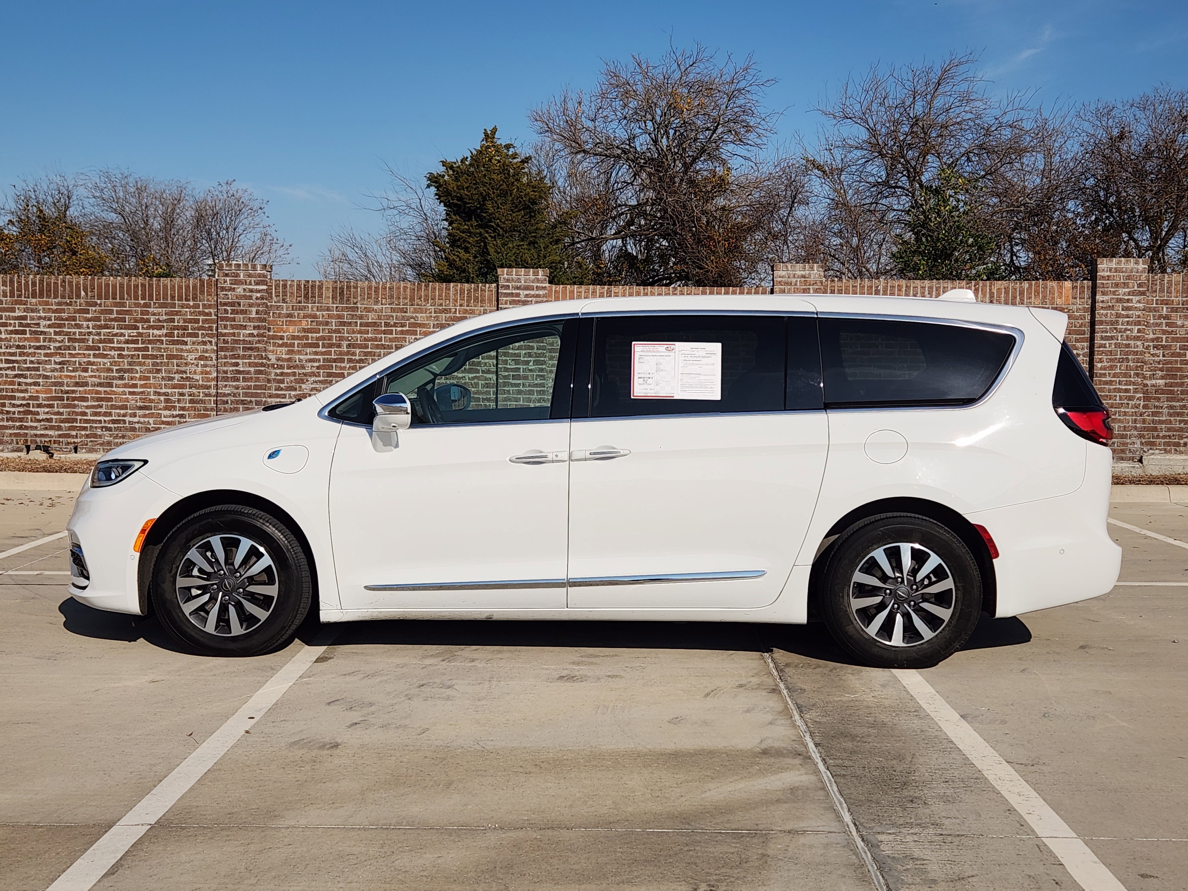 Used 2022 Chrysler Pacifica Limited image 5