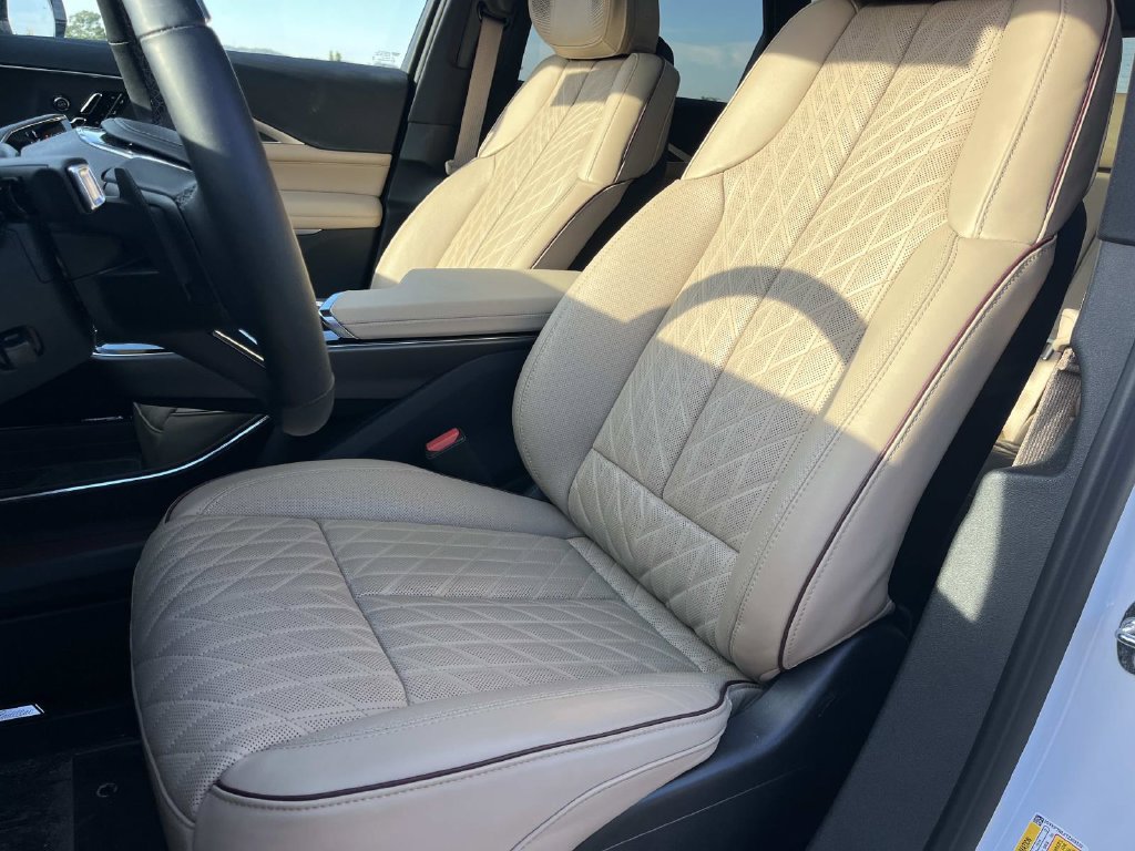 Certified 2026 Cadillac Lyriq Signature Luxury w/ Nappa Leather Package AWD/4WD image 35