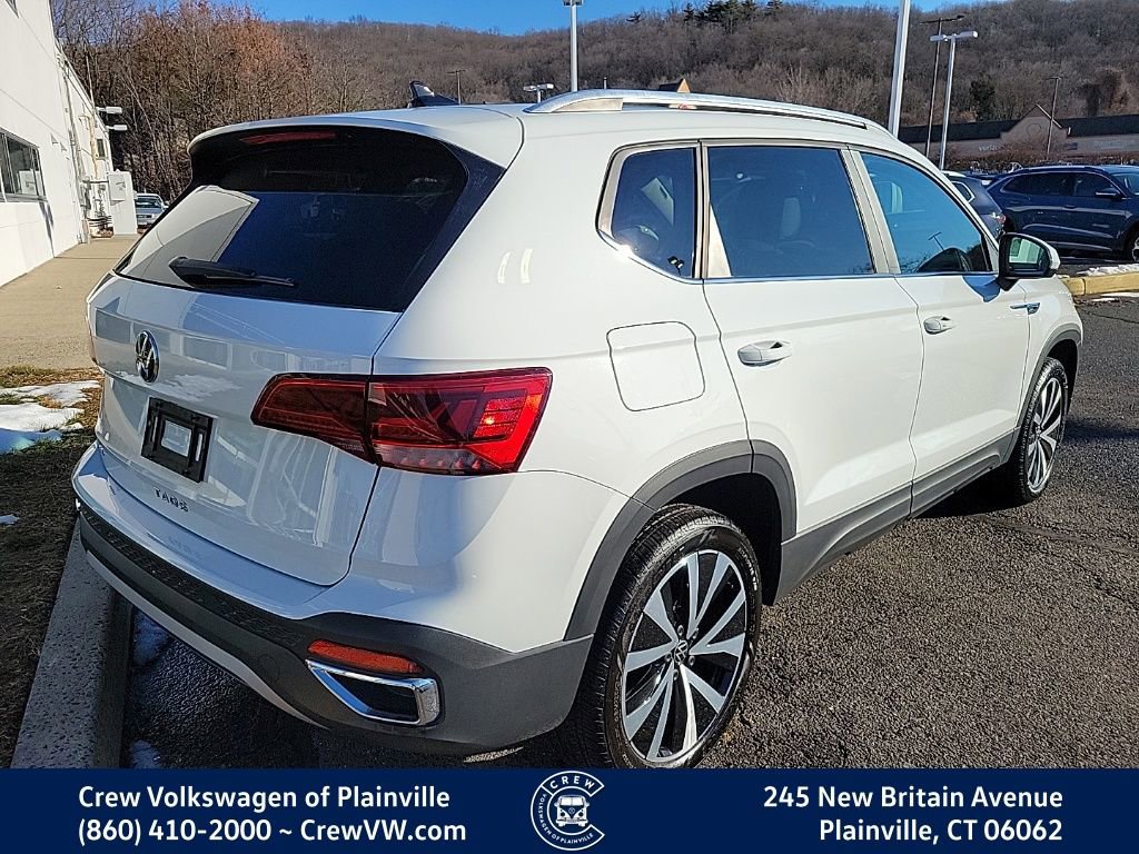 Certified 2023 Volkswagen Taos SE image 3