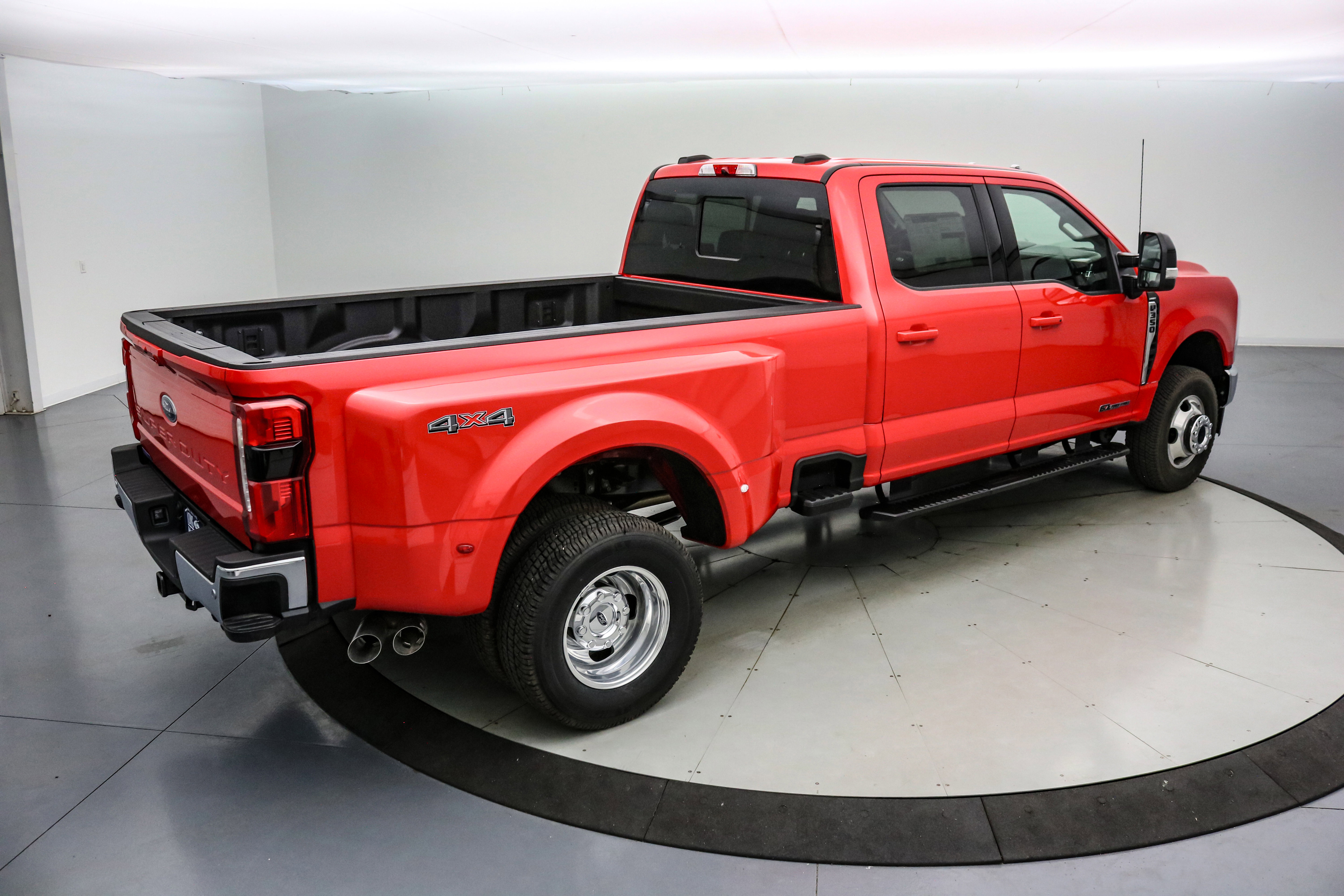 New 2026 Ford F350 Lariat w/ Lariat Premium Package image 4