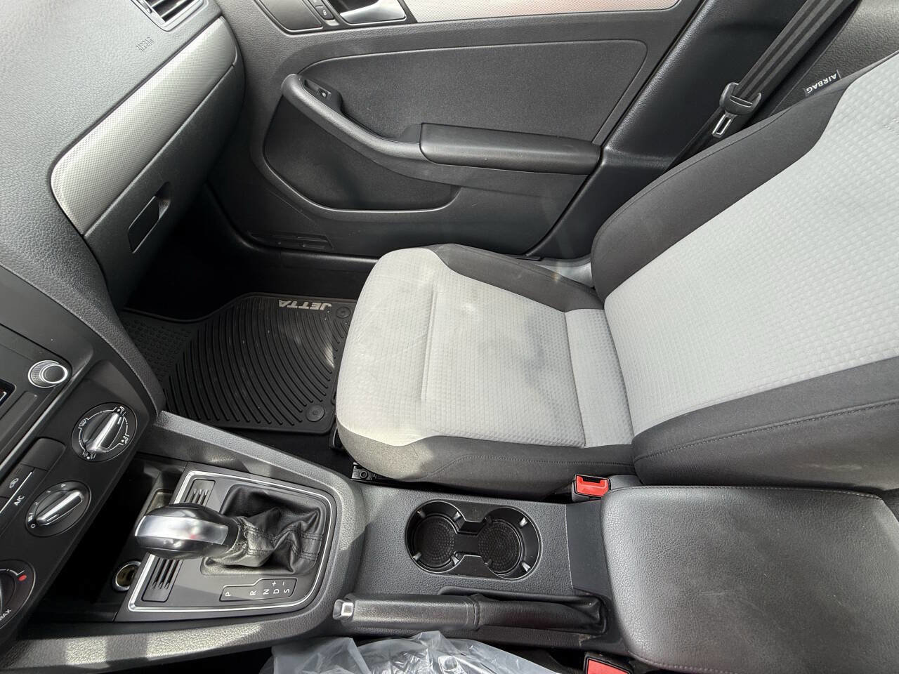 Used 2017 Volkswagen Jetta S image 24