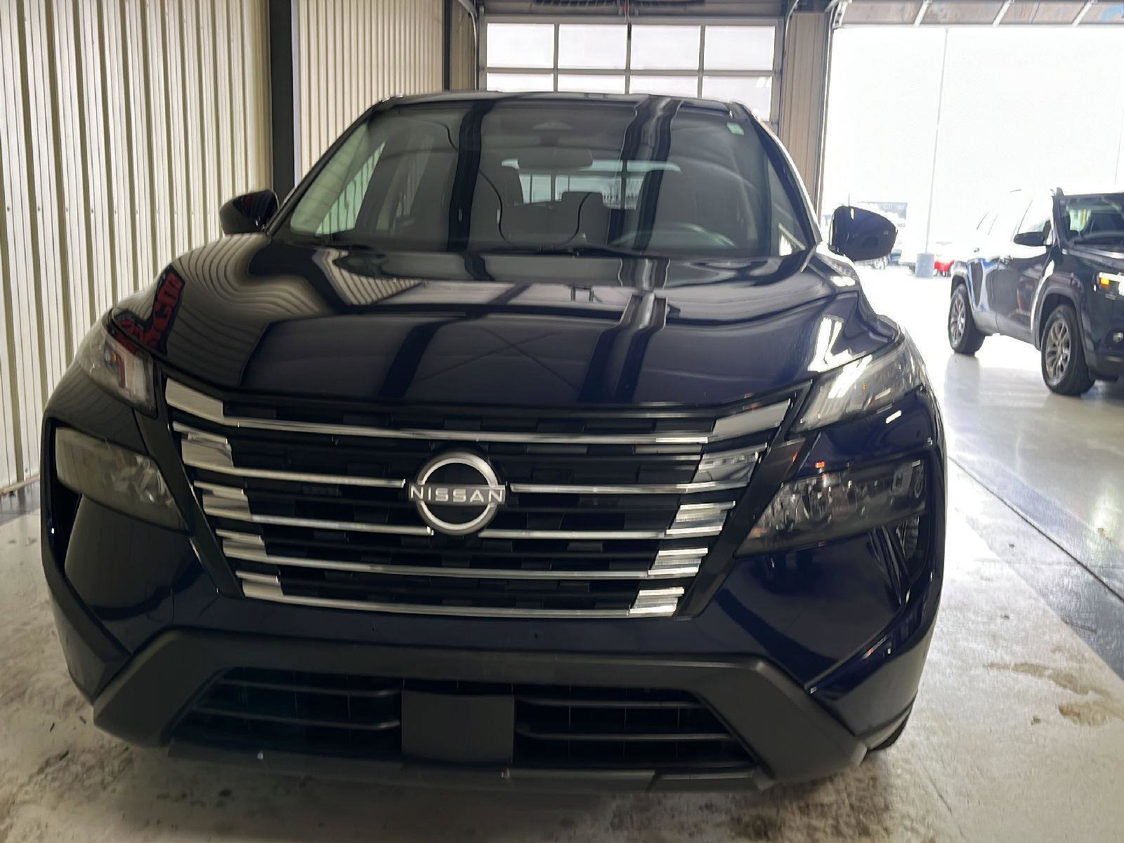 Used 2024 Nissan Rogue SV image 7