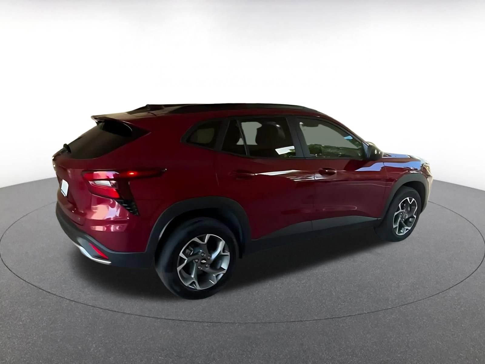 Used 2025 Chevrolet Trax LT w/ LT Convenience Package image 12