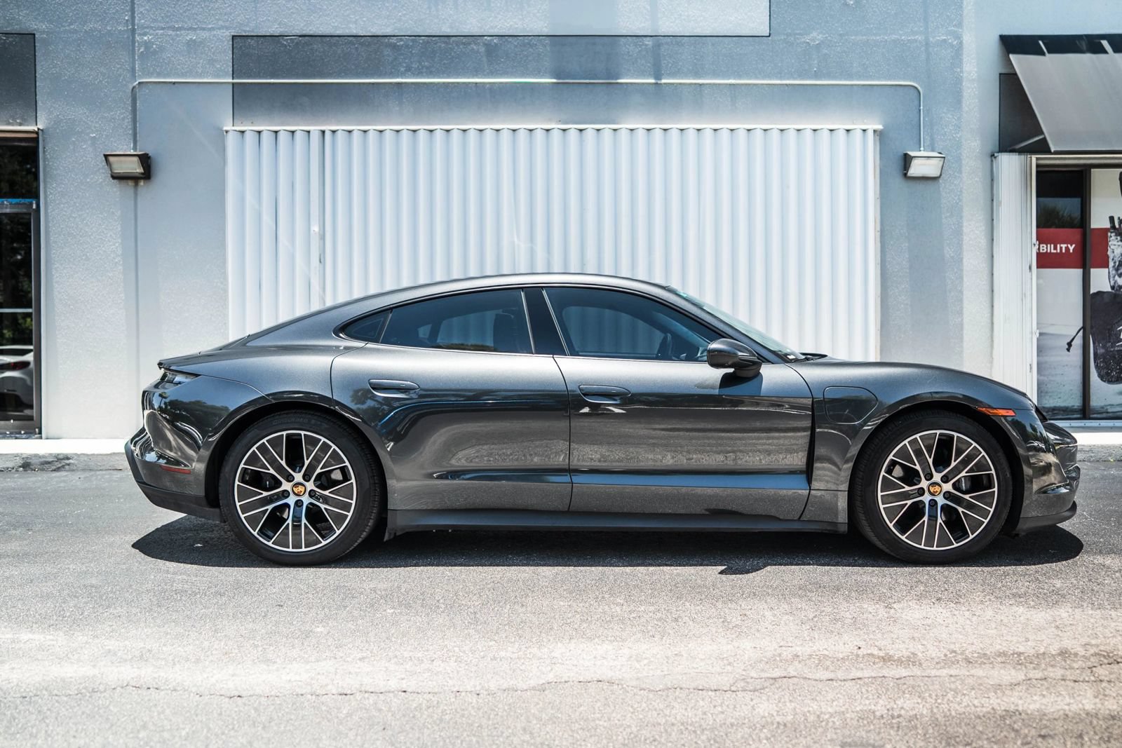 Used 2021 Porsche Taycan RWD image 5