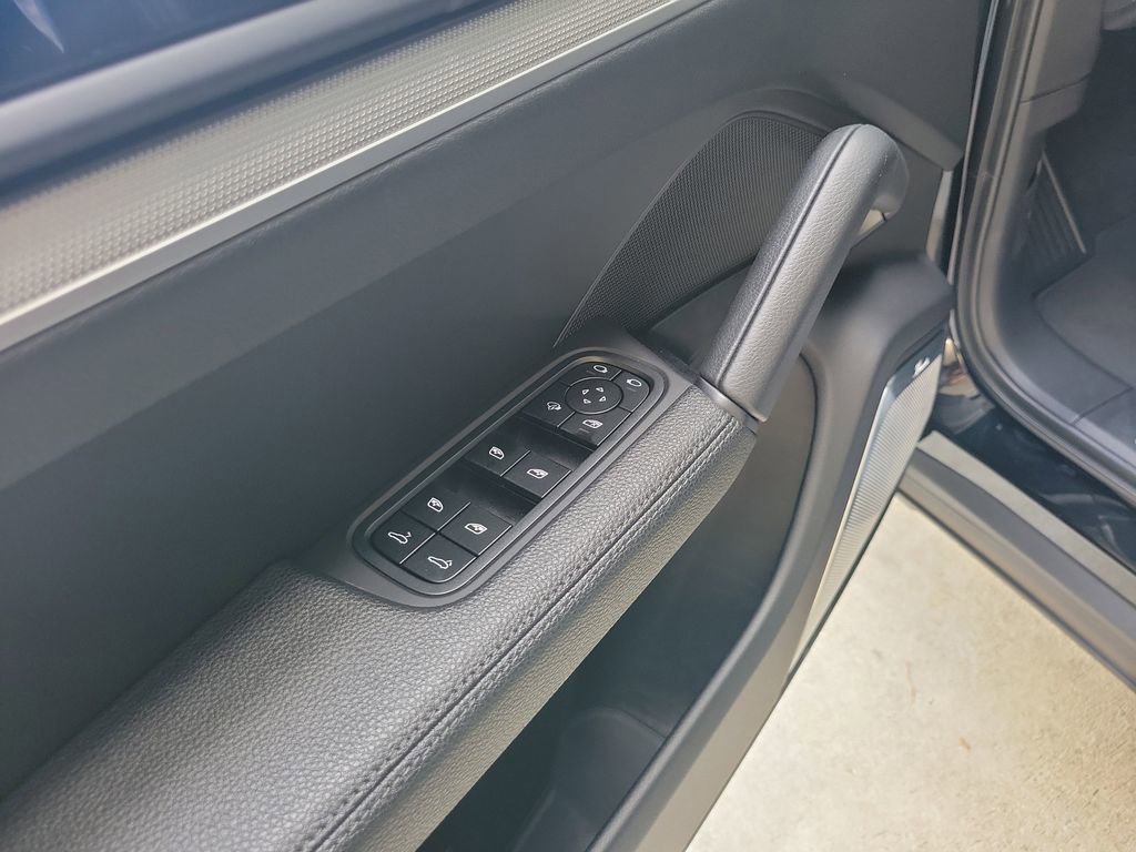 Used 2025 Porsche Cayenne S image 13