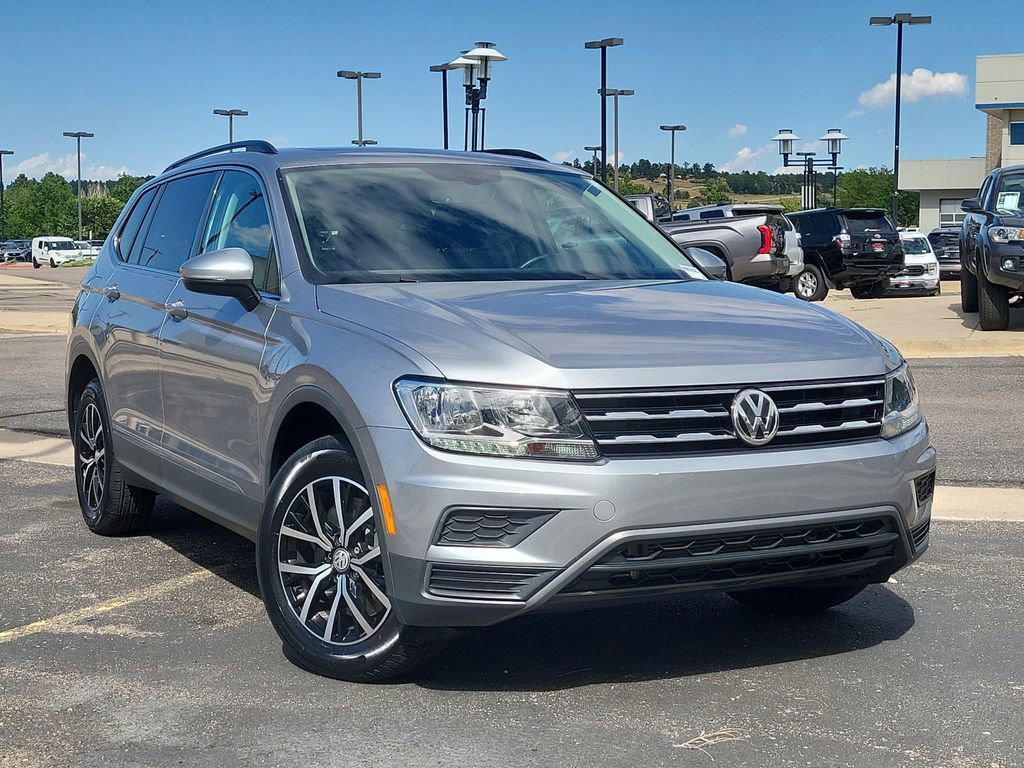 Used 2021 Volkswagen Tiguan SE w/ Panoramic Sunroof Package image 3