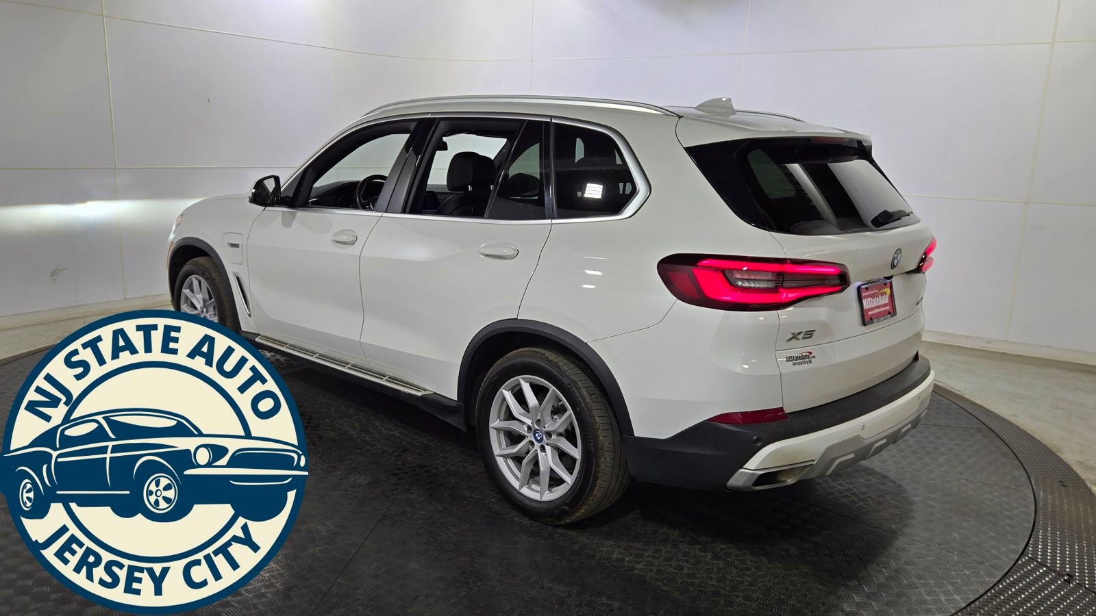 Used 2023 BMW X5 xDrive45e w/ Climate Comfort Package image 5