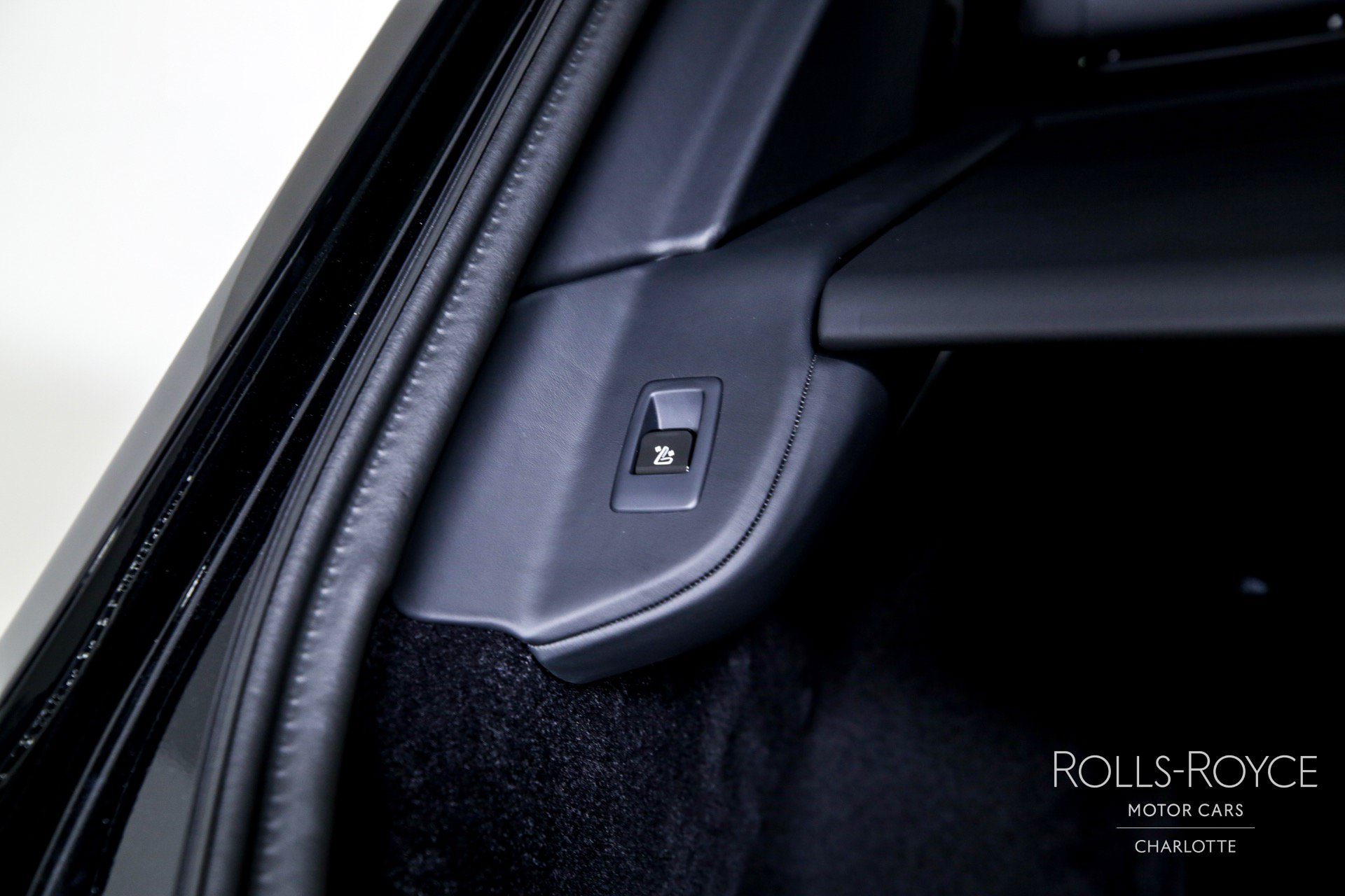 Certified 2024 Rolls-Royce Cullinan Black Badge w/ Dark Exterior Package AWD/4WD image 25