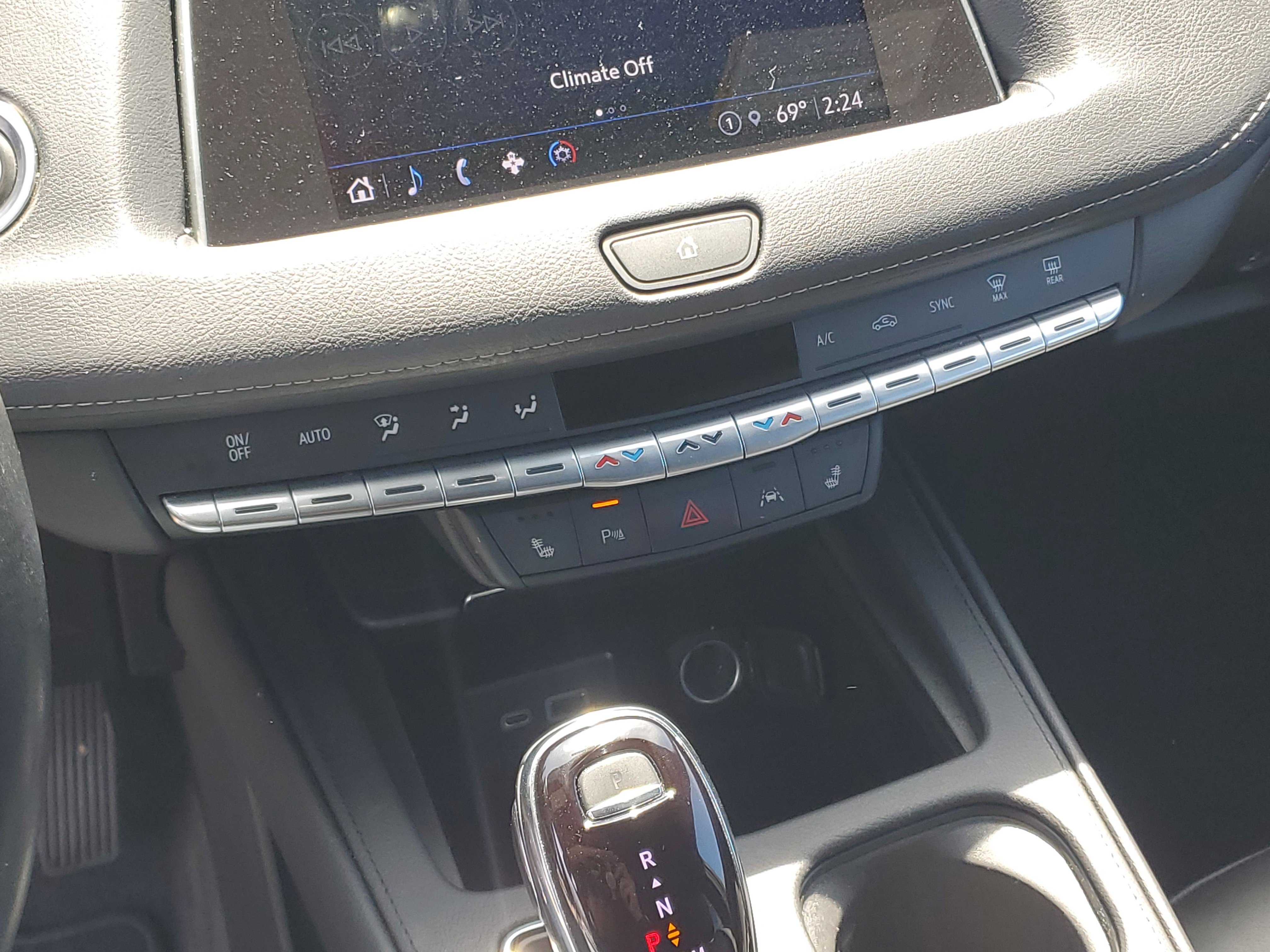 Used 2023 Cadillac XT4 Premium Luxury w/ Cold Weather Package AWD/4WD image 17