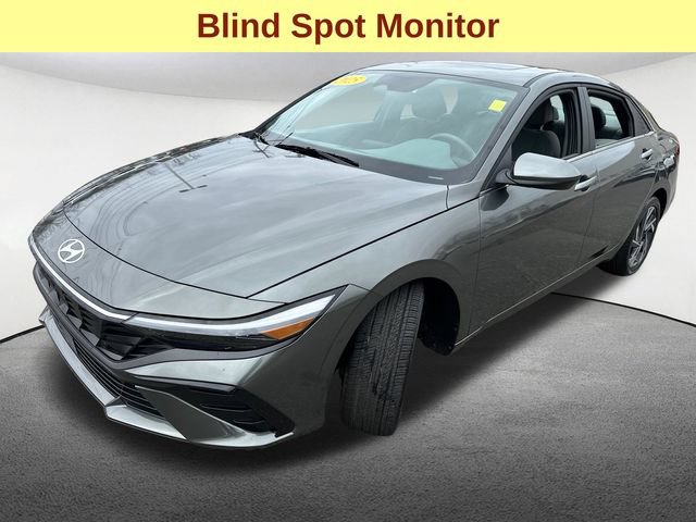 Used 2025 Hyundai Elantra SEL FWD image 5