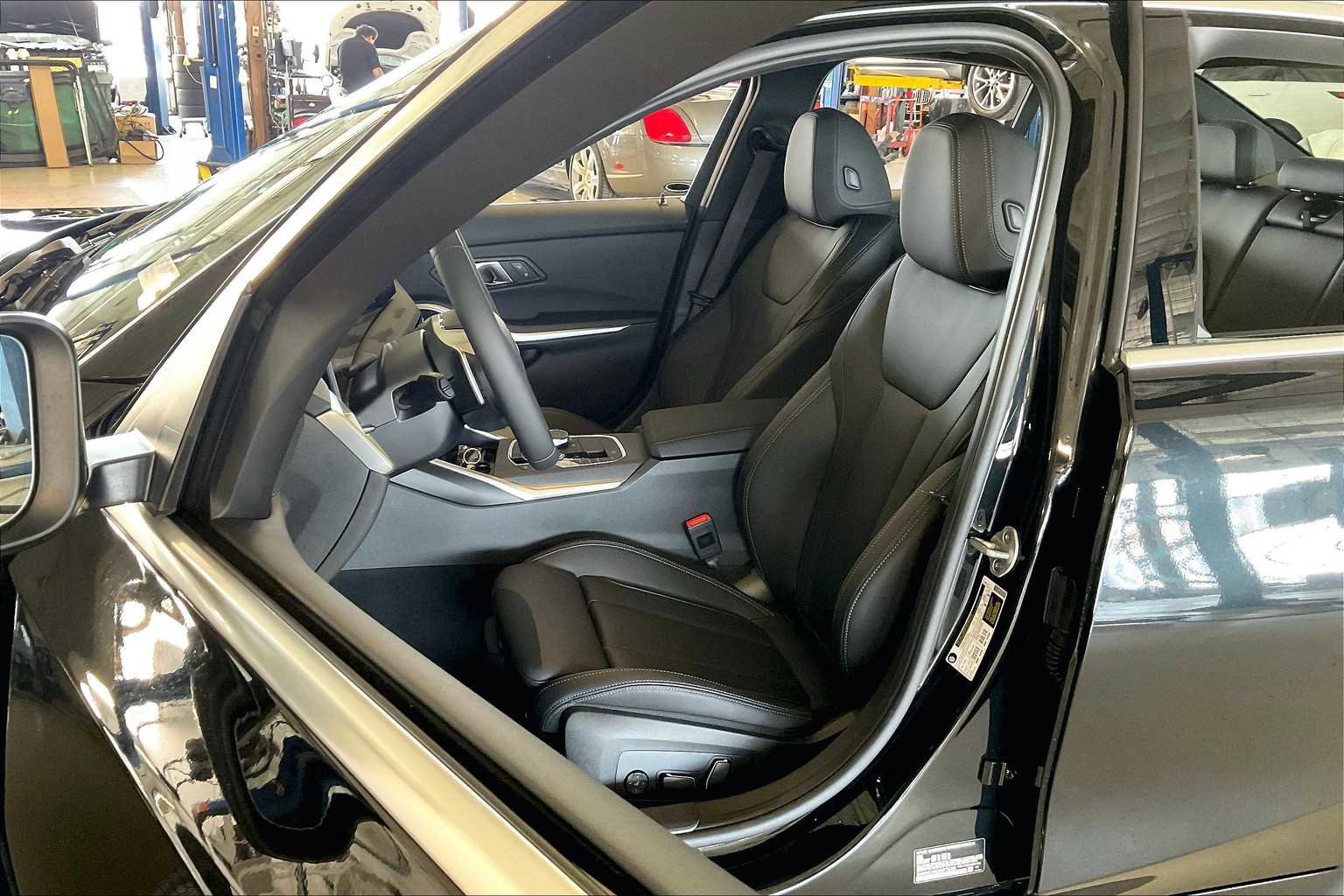 New 2025 BMW 330i Sedan w/ Convenience Package RWD image 9