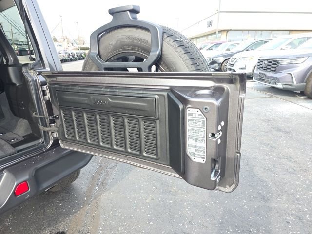 Used 2025 Jeep Wrangler Unlimited Sahara w/ Safety Group image 48