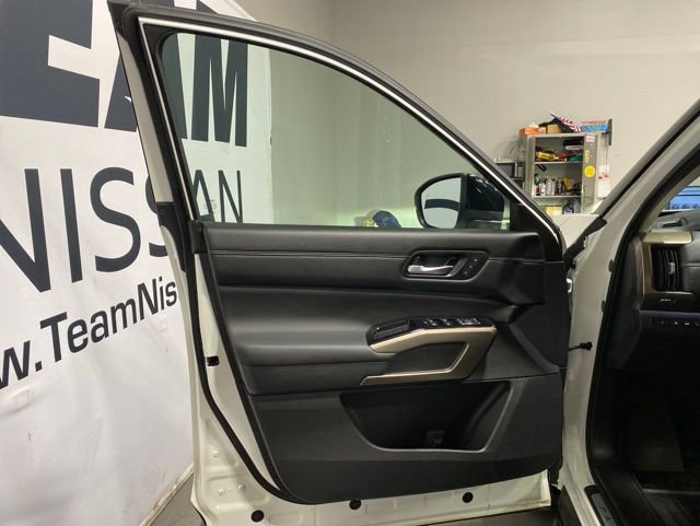 Used 2024 Nissan Pathfinder Platinum AWD/4WD image 10
