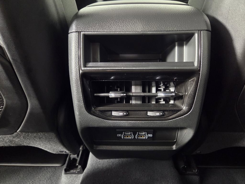 Used 2023 Jeep Grand Cherokee Laredo AWD/4WD image 25