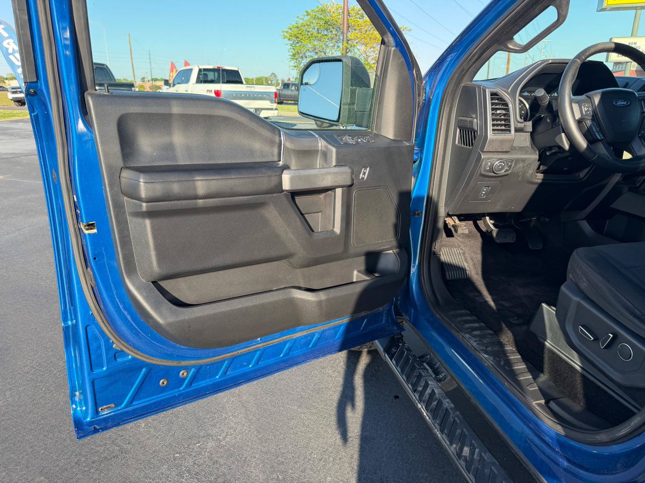 Used 2017 Ford F150 XLT w/ Equipment Group 302A Luxury AWD/4WD image 13