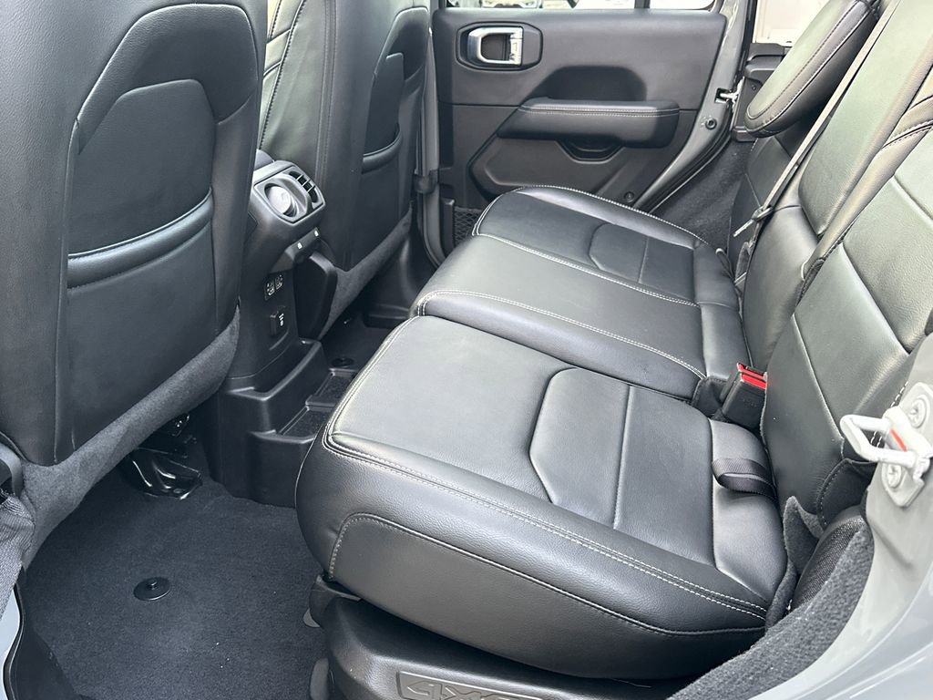 Used 2023 Jeep Wrangler Unlimited Sahara w/ Cold Weather Group image 14