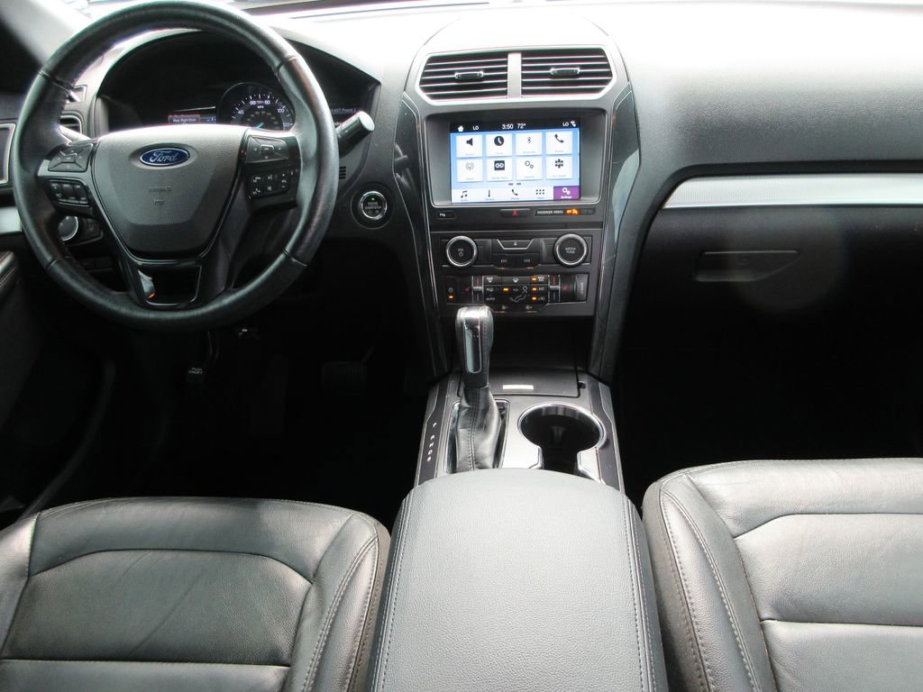 Used 2017 Ford Explorer XLT w/ Equipment Group 202A FWD image 15