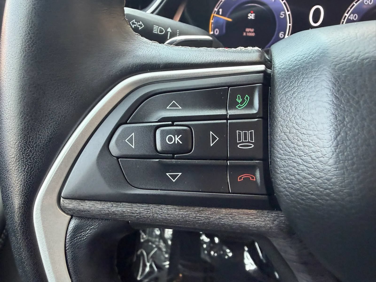 Used 2021 Jeep Grand Cherokee L Limited AWD/4WD image 25