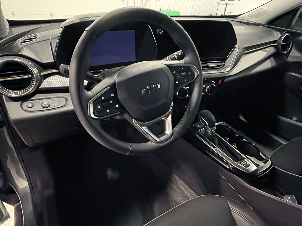 Used 2025 Chevrolet Trax ACTIV image 19
