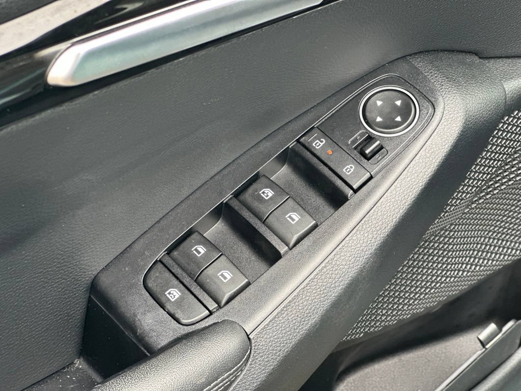 Used 2025 Kia Seltos S AWD/4WD image 16