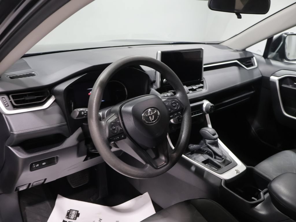 Used 2025 Toyota RAV4 XLE FWD image 15