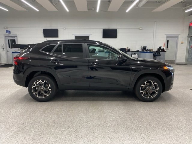 New 2025 Chevrolet Trax LT w/ Driver Confidence Package video 2