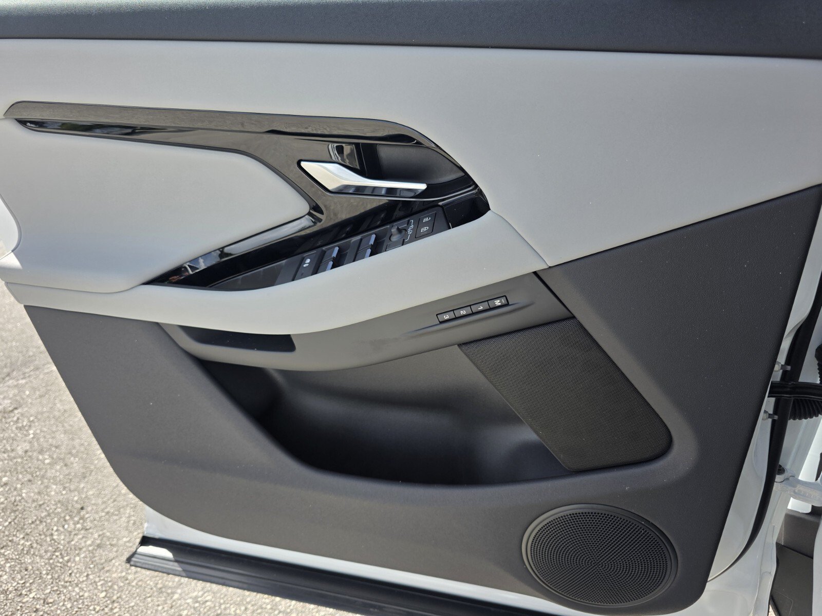 New 2026 Land Rover Range Rover Evoque S AWD/4WD image 17