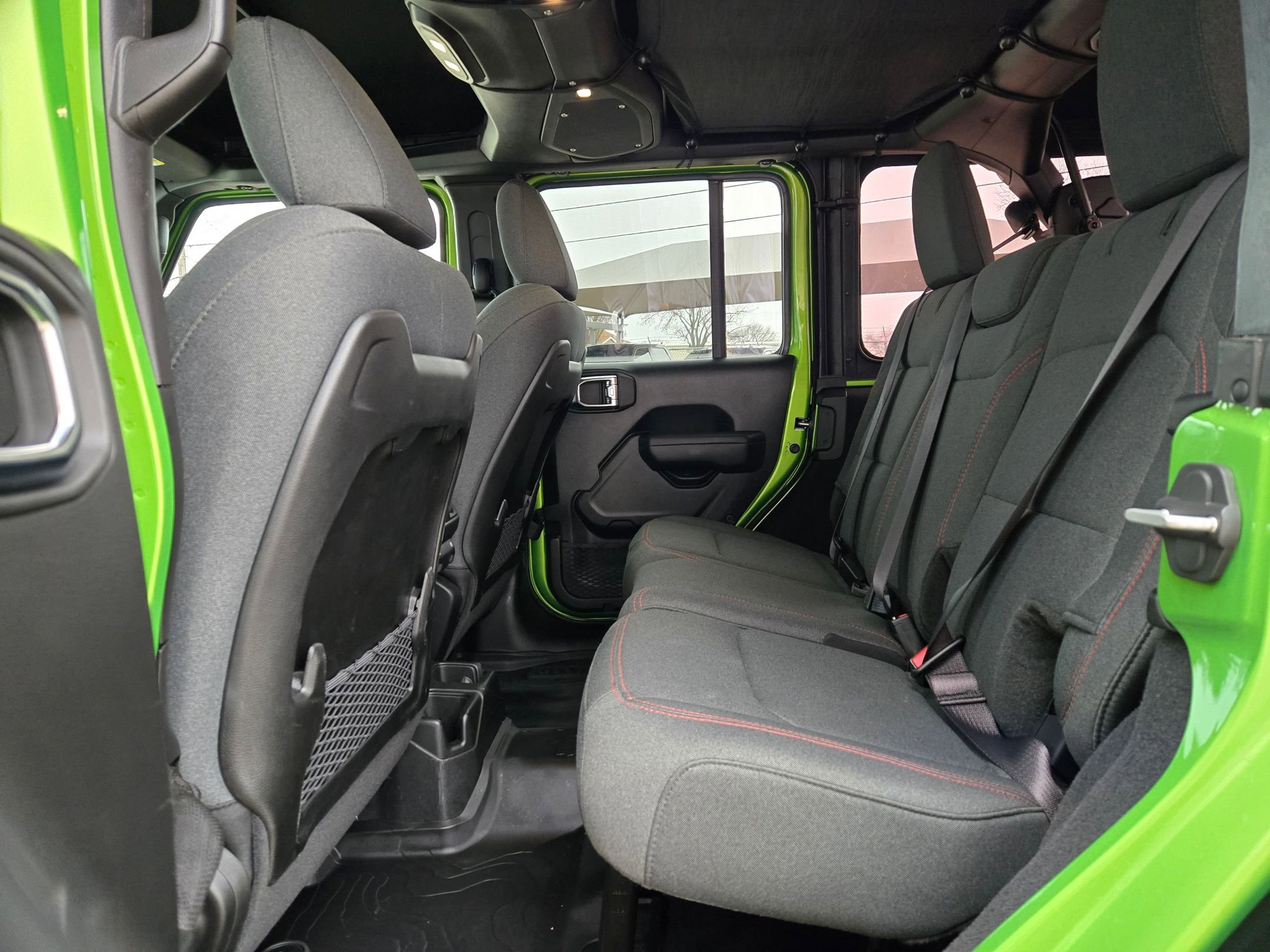 Used 2025 Jeep Wrangler Unlimited Rubicon w/ XTREMEE 35" Tire Package image 14