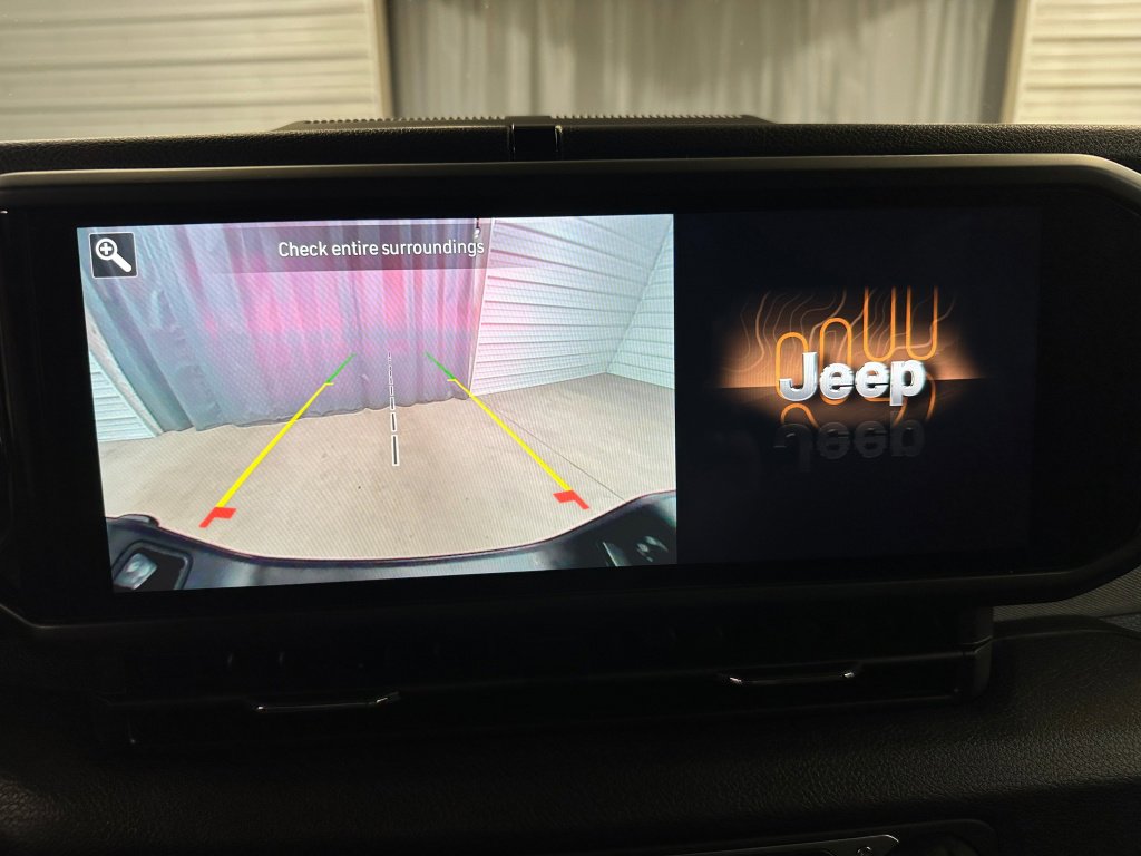 Used 2025 Jeep Gladiator Willys image 12