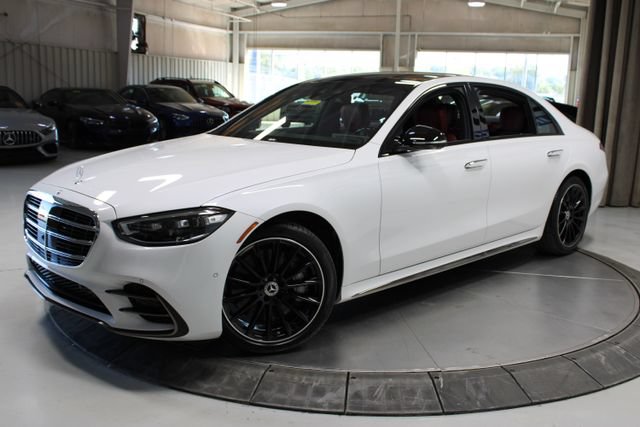 Used 2025 Mercedes-Benz S 580 4MATIC Sedan w/ AMG Line Package image 4