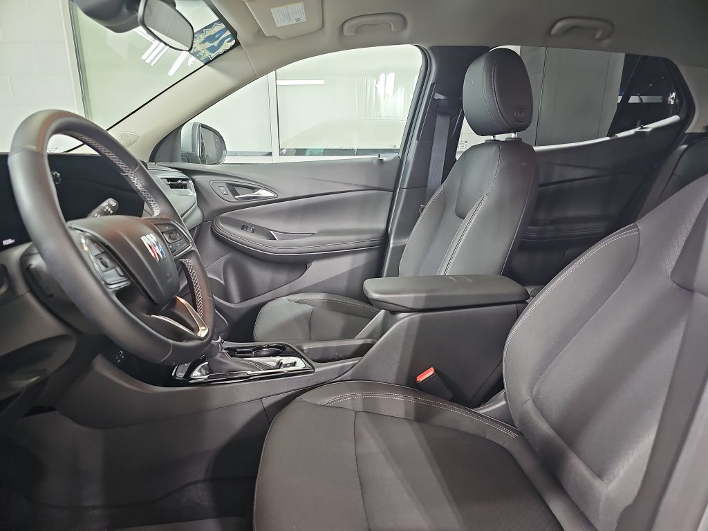 Certified 2024 Buick Encore GX Preferred w/ Comfort Package FWD image 18