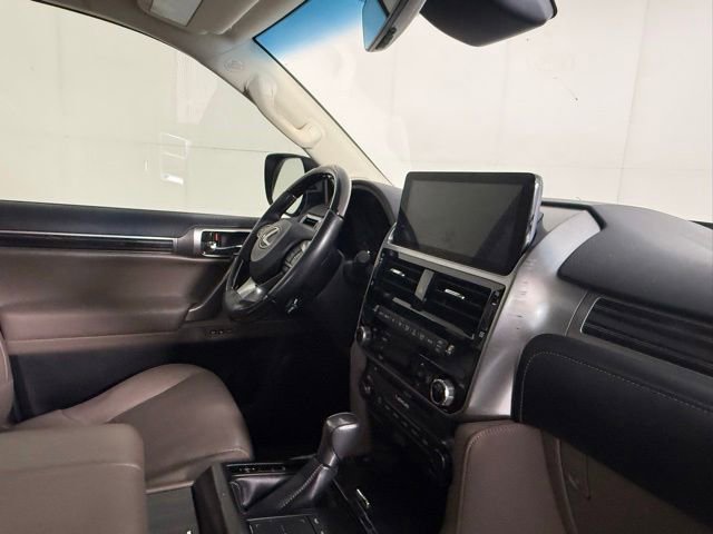 Used 2022 Lexus GX 460 Luxury w/ Accessory Package AWD/4WD image 32