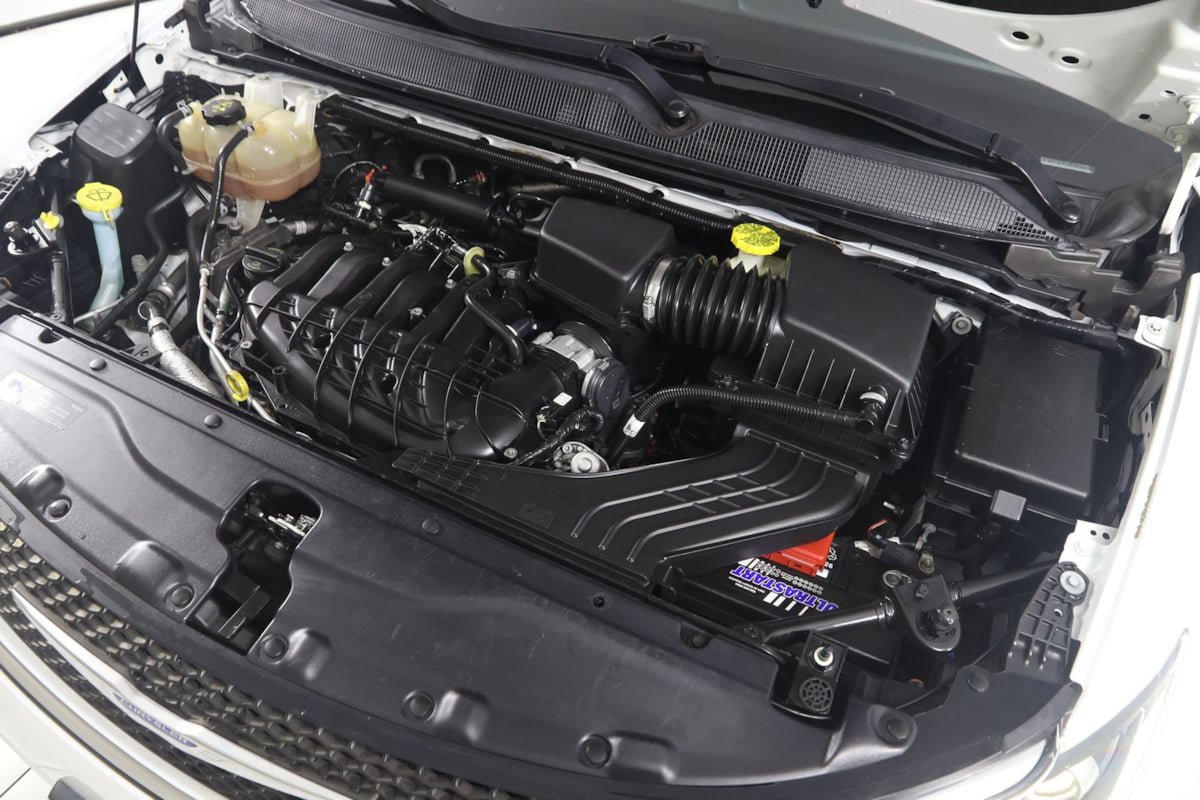 Used 2020 Chrysler Pacifica Touring FWD image 19