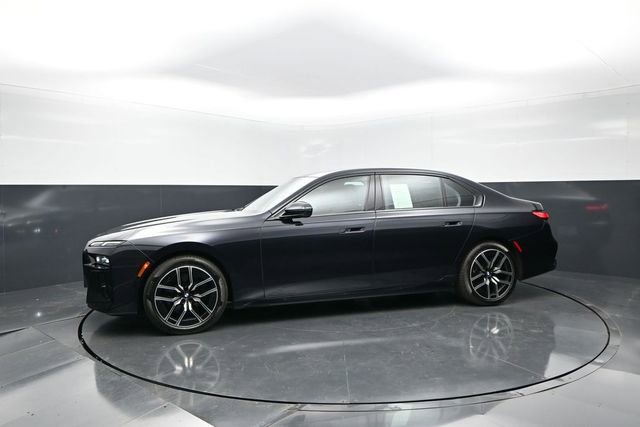 Used 2023 BMW 760i xDrive AWD/4WD image 3