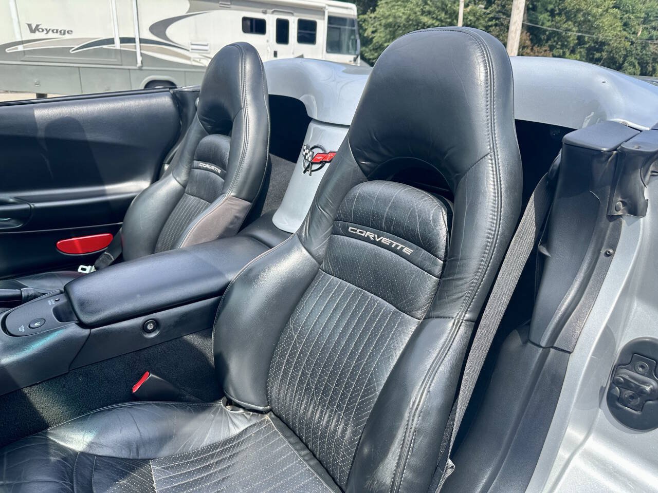 Used 2001 Chevrolet Corvette Convertible w/ Preferred Equipment Group2 RWD image 16